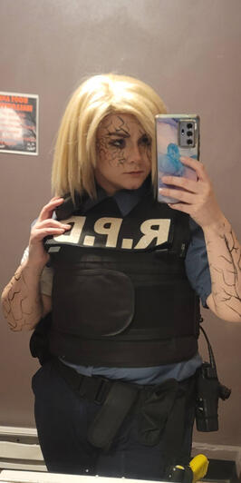 Fem! RE4R Leon